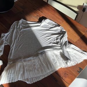 Gray sweater with tulle hem detail size L EUC **3 FOR20!**